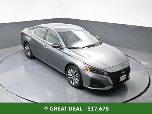 Used 2024 Nissan Altima 2.5 SV image 42