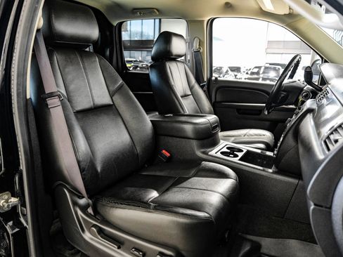 Used 2013 Chevrolet Avalanche LT w/ Suspension Package, Off-Road image 35