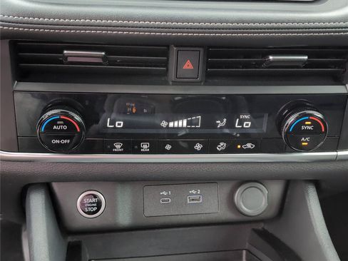 Used 2023 Nissan Rogue SV FWD image 23