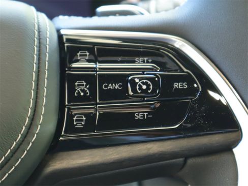 New 2023 Jeep Grand Cherokee Overland w/ Luxury Tech Group IV image 10