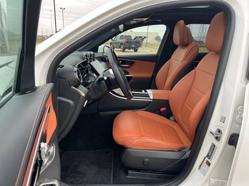 Used 2024 Mercedes-Benz GLC 300 4MATIC image 9