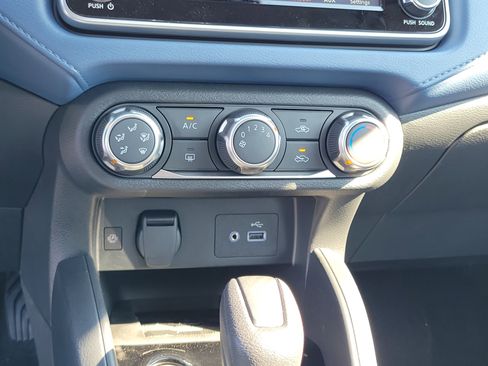 Used 2025 Nissan Versa SV w/ Trunk Package image 27