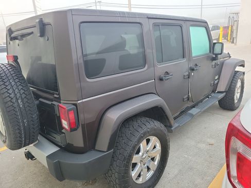 Used 2013 Jeep Wrangler Unlimited Sahara w/ Connectivity Group image 9