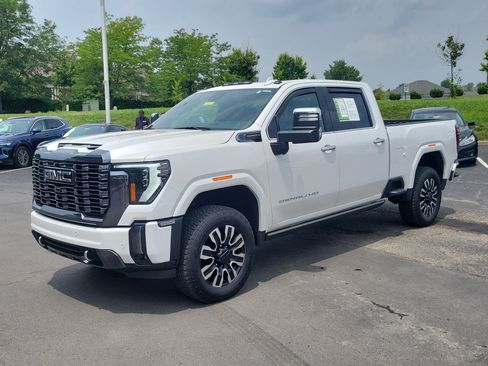 Used 2024 GMC Sierra 2500 Denali Ultimate AWD/4WD image 2