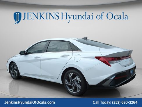 Certified 2025 Hyundai Elantra SEL FWD image 5