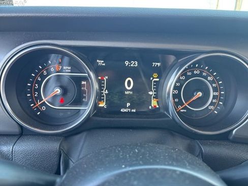 Used 2022 Jeep Gladiator Willys image 25