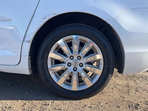 Used 2015 Toyota Sienna LE image 12
