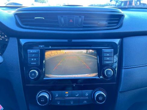 Used 2018 Nissan Rogue S AWD/4WD image 17