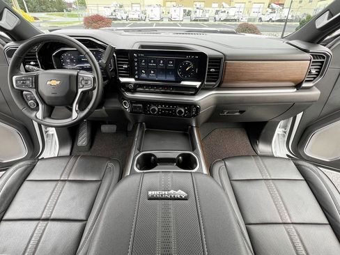 Used 2024 Chevrolet Silverado 2500 High Country image 4