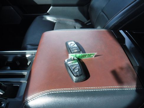 Used 2021 Ford F150 Lariat w/ Max Trailer Tow Package image 18