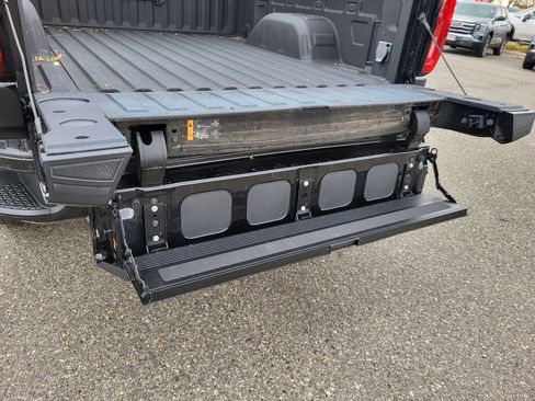 Used 2024 GMC Sierra 1500 AT4 w/ AT4 Preferred Package image 10