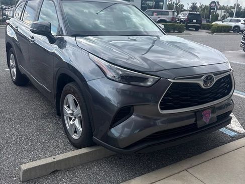 Used 2023 Toyota Highlander L FWD image 1
