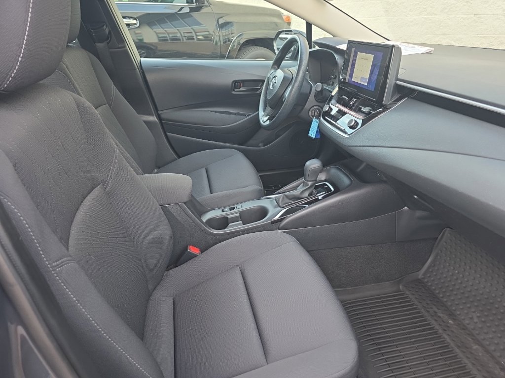 Used 2025 Toyota Corolla LE FWD image 9