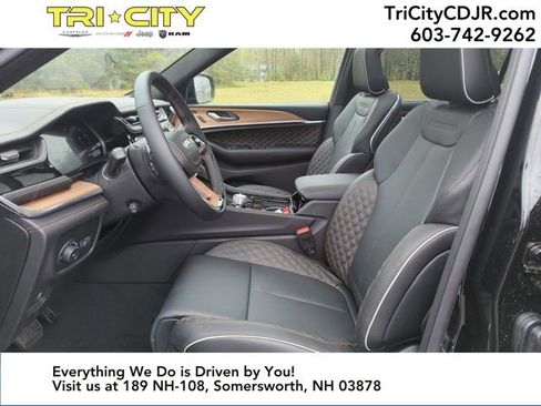 Used 2025 Jeep Grand Cherokee L Summit image 11