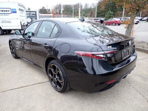 New 2025 Alfa Romeo Giulia Intensa image 3