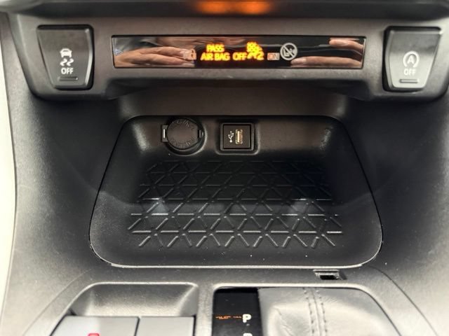 Used 2025 Toyota RAV4 XLE FWD image 35