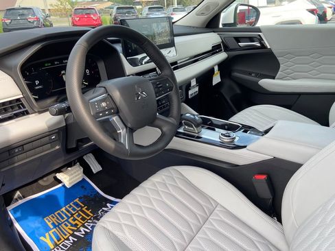 New 2026 Mitsubishi Outlander SEL image 13