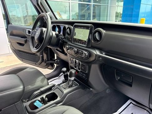 Used 2023 Jeep Gladiator Sport AWD/4WD image 25