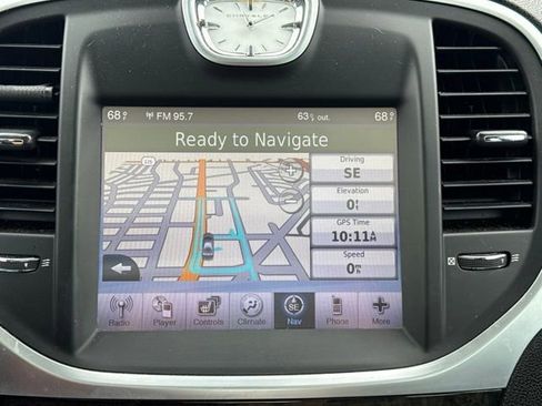 Used 2011 Chrysler 300 C RWD image 25