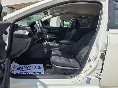 Used 2025 Nissan Altima 2.5 SV image 11