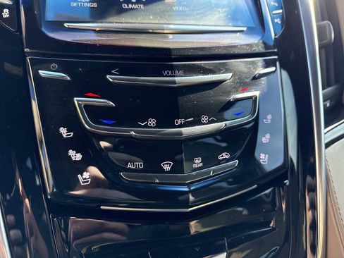 Certified 2019 Cadillac Escalade Platinum AWD/4WD image 17