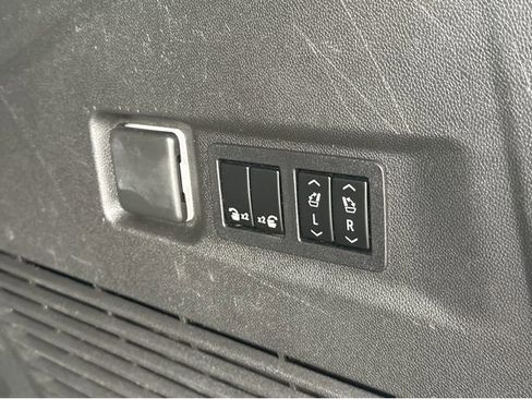 Certified 2022 GMC Yukon XL SLT w/ SLT Luxury Package image 32