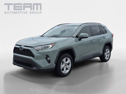 Used 2021 Toyota RAV4 XLE w/ Convenience Package image 3