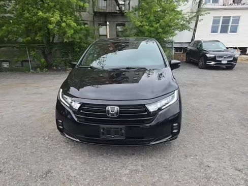 Used 2024 Honda Odyssey Sport image 2