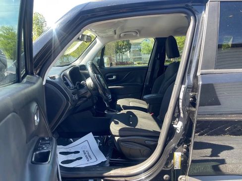 Used 2019 Jeep Renegade Altitude w/ Quick Order Package 2XM FWD image 13
