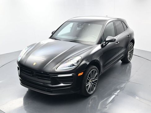 Certified 2025 Porsche Macan image 33