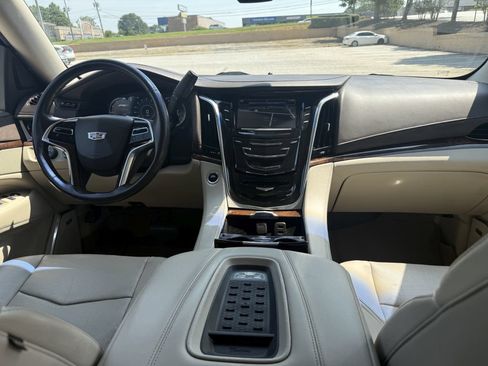 Used 2016 Cadillac Escalade Luxury AWD/4WD image 36