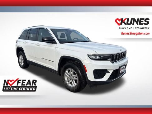 Used 2024 Jeep Grand Cherokee Laredo image 1