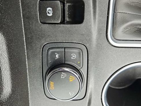 Used 2022 Chevrolet Traverse LS AWD/4WD image 27