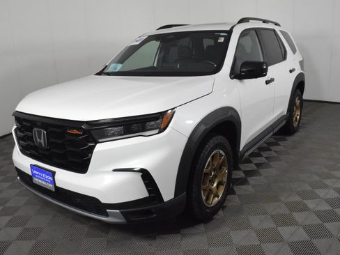 Used 2024 Honda Pilot TrailSport image 10