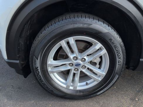 Used 2023 Ford Explorer XLT AWD/4WD image 9