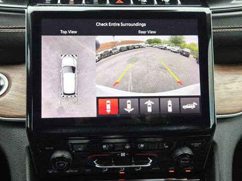 Used 2023 Jeep Grand Cherokee L Summit w/ Luxury Tech Group V AWD/4WD image 18
