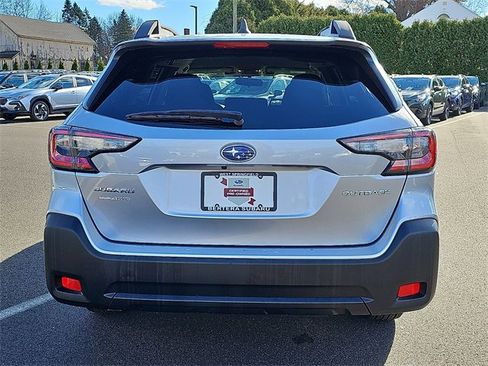 Certified 2025 Subaru Outback Premium image 5