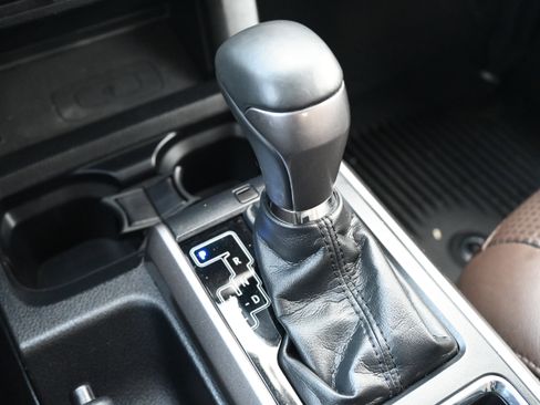 Used 2019 Toyota Tacoma Limited image 27