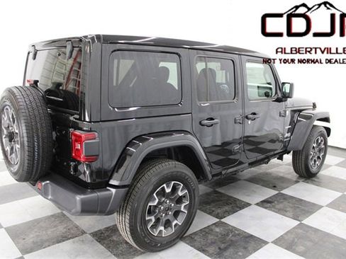 Used 2024 Jeep Wrangler Sahara w/ Technology Group image 7