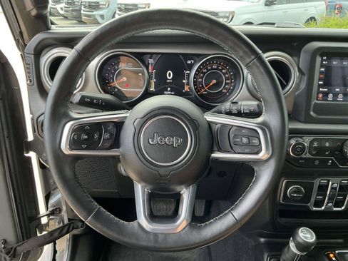 Used 2018 Jeep Wrangler Unlimited Sahara image 16