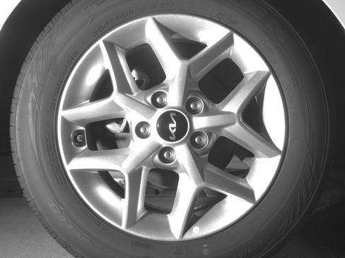 Used 2025 Kia Soul LX w/ LX Technology Package image 15