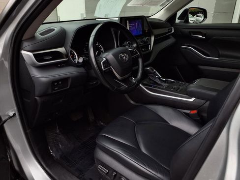 Certified 2023 Toyota Highlander XLE image 16