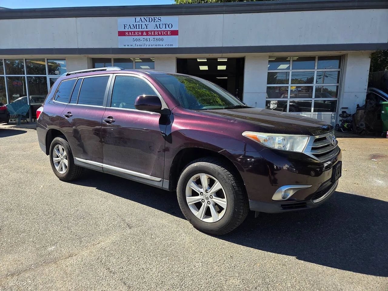 Used 2012 Toyota Highlander SE w/ Tow Pkg AWD/4WD image 1