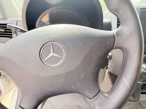 Used 2015 Mercedes-Benz Sprinter 2500 image 41