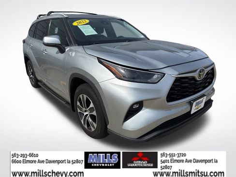 Used 2022 Toyota Highlander XLE AWD/4WD image 7