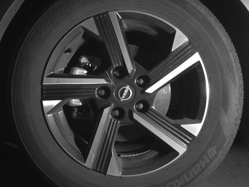 Used 2025 Nissan Sentra SV FWD image 12