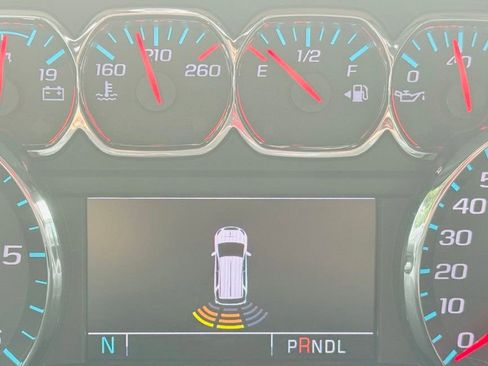 Used 2020 Chevrolet Suburban LT RWD image 33