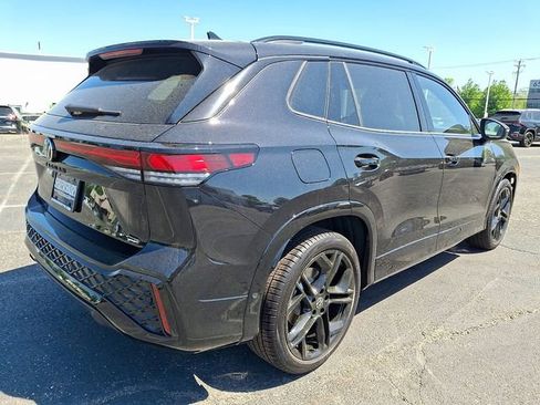 New 2026 Volkswagen Tiguan SE R-Line FWD image 4