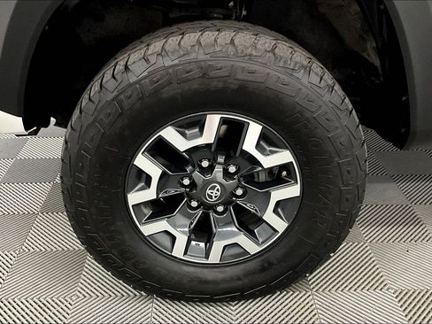 Used 2023 Toyota Tacoma TRD Off-Road w/ Technology Package AWD/4WD image 20