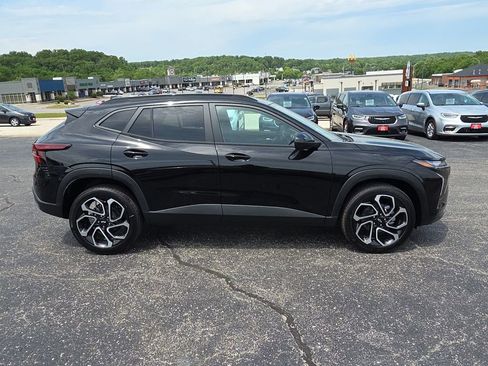 New 2026 Chevrolet Trax RS w/ Sunroof Package FWD image 9